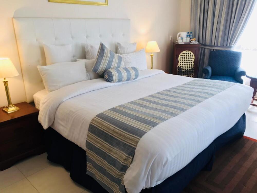 Beach Luxury Hotel Karachi Exterior foto